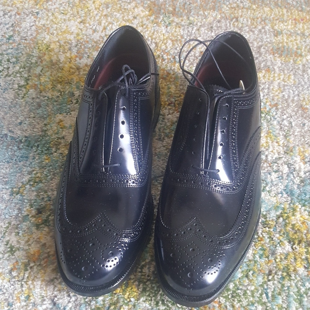 Florsheim wing tips black sz 11 D